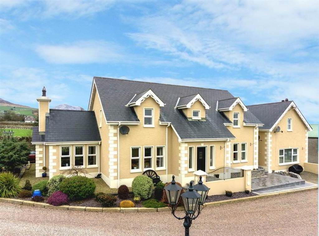 Tara House Hotel Annalong Exterior photo